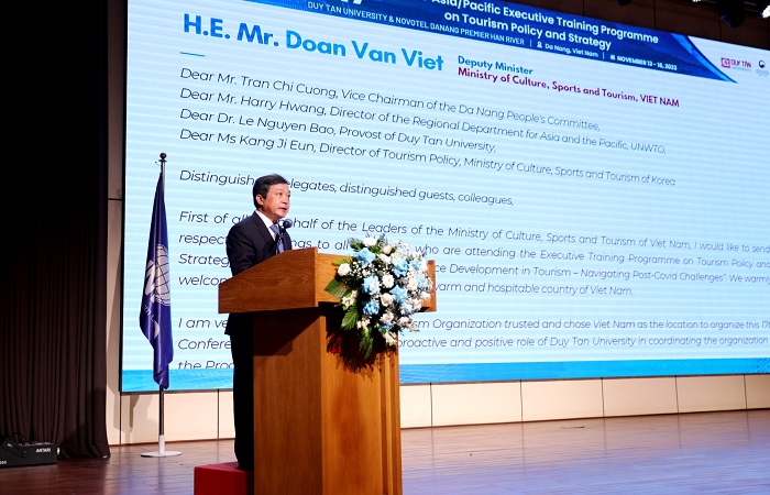 Thứ trưởng Bộ Văn hóa, Thể thao và Du lịch Đoàn Văn Việt phát biểu tại Hội thảo